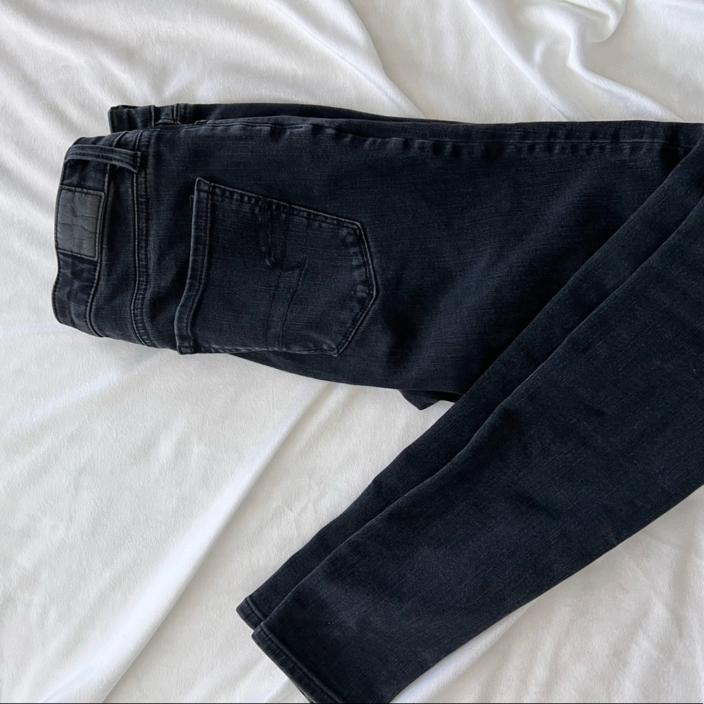 Black American Eagle skinny jeans